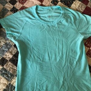 LuluLemon workout short sleeve top